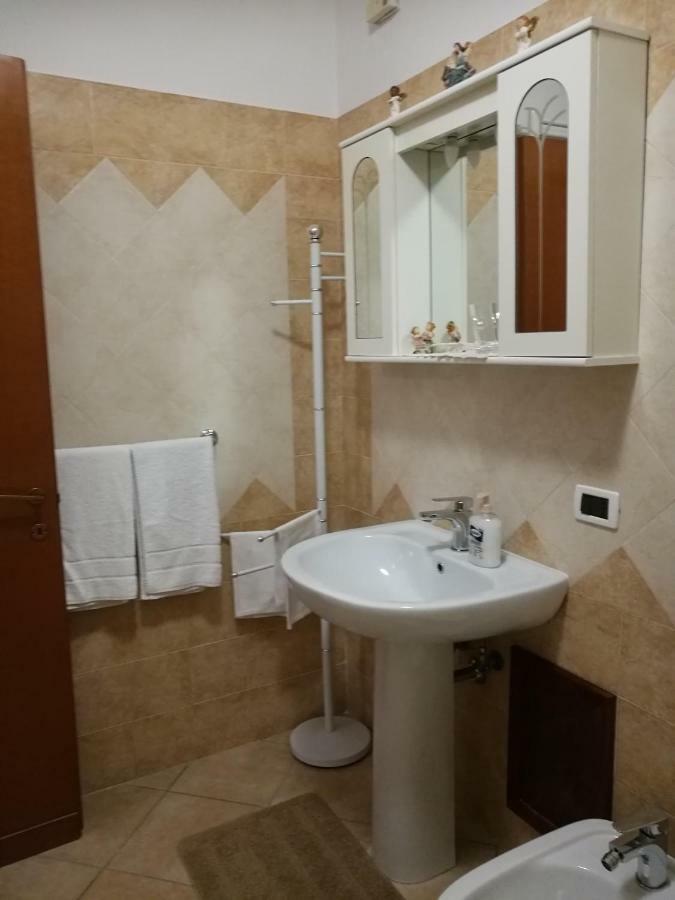 Отель Camera Privata Помеция Экстерьер фото